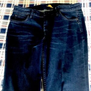 New w/o tags Tommy Bahama dark wash jeans with spandex.